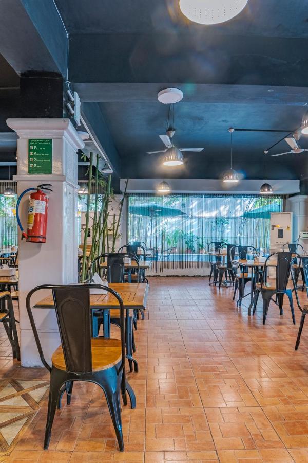 Hotel Athome , Whitefields, Kondapur Hyderabad Exteriör bild