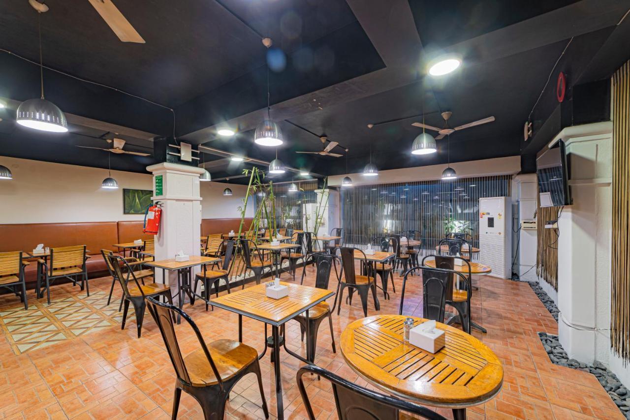 Hotel Athome , Whitefields, Kondapur Hyderabad Exteriör bild